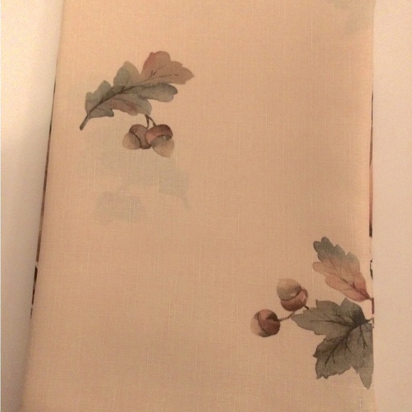 3 New Fabric Tablecloths - Picture 5 of 5